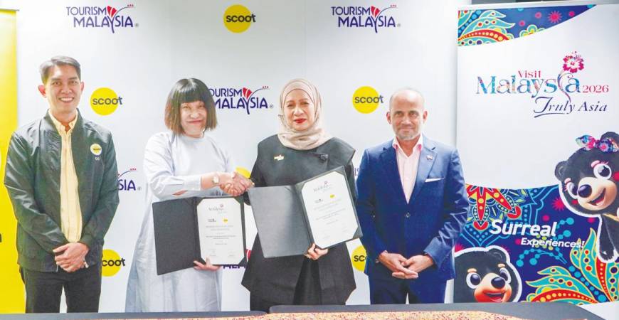 (From left) Chan, Yap, Norliza and Azfar during the signing event at the Scoot headquarters in Singapore.