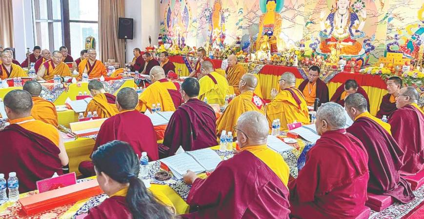 Monks reciting Tripitaka. – ALL PICS BY AMIRUL SYAFIQ/THESUN