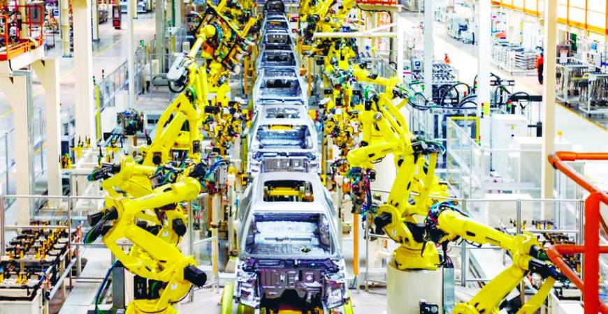 Malaysia’s manufacturing sector, which employs 27.5% of the workforce, is at risk of automation, potentially reducing job opportunities and increasing job insecurity for workers, especially in electronics assembly plants. – BERNAMApix