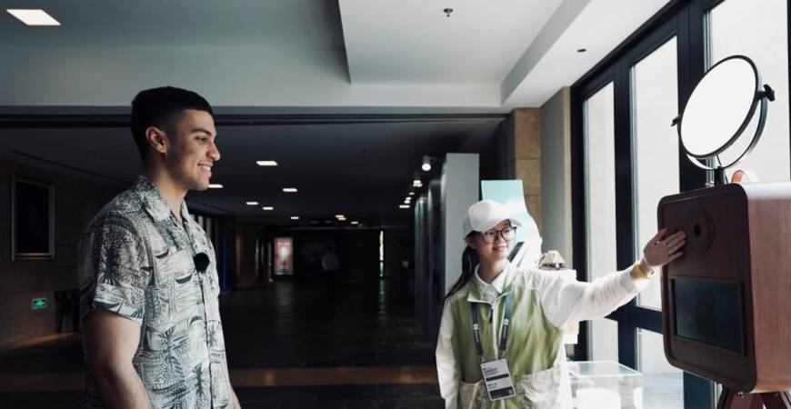 Moroccan youth Aymene engaged with the “Liangzhu Ancestors AI Face Swap Generator” at Liangzhu Museum, using artificial intelligence to create a personal portrait infused with Liangzhu cultural elements.