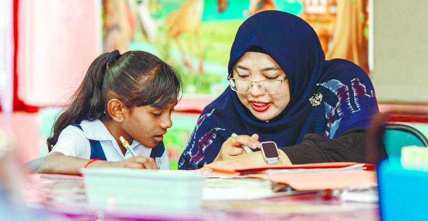 The Anak Kita programme equips teachers to identify learning gaps, tailor their lessons and provide emotional support, particularly for students at risk of falling behind. – Pix courtesy of Yayasan Hasanah