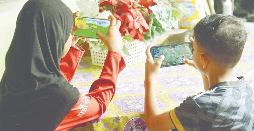 Anna Misya’il said excessive gaming is generally defined as playing for more than four hours daily or 30 hours weekly, particularly when it interferes with daily activities, sleep and responsibilities. – MASRY CHE ANI/THESUN