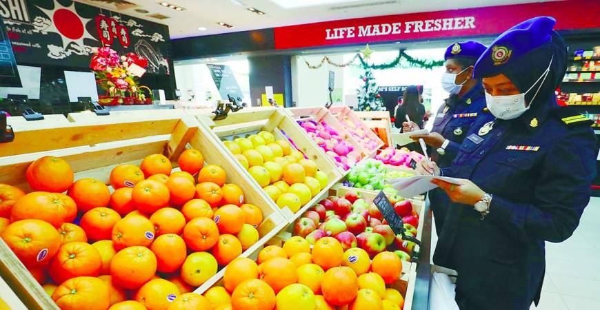 Supermarkets and grocers should be encouraged to offer rotational weekly discounts on local and commonly imported fruits under a “Healthy Fruit for All” initiative, making nutritious choices more accessible to everyone. – Masry Che Ani/theSun