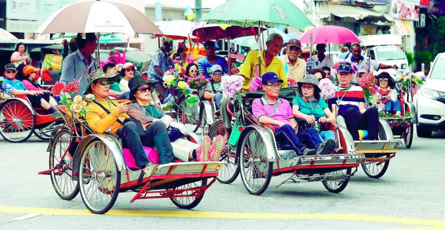 Zaki urged the government to adopt a community-led tourism model supported by policy reforms, capacity-building and cultural entrepreneurship clusters. – MASRY CHE ANI/THESUN