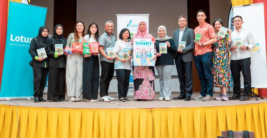 Hanim (sixth from left), Maheran (sixth from right) with Pintar Foundation representatives and brand partners during the launch of the programme.