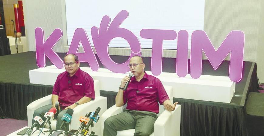 From left: Syarikat Takaful Malaysia Am CEO Mohamed Sabri Ramli and Nor Azman at the press conference after the launch. – Adib Rawi Yahya/theSun