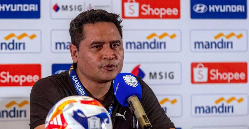Ketua jurulatih skuad B-23 Malaysia, Mohd Nafuzi Zain pada sidang akhbar selepas perlawanan menentang Filipina dalam kempen Kejohanan Piala ASEAN B-23 2025 di Stadium Gelora Bung Karno - fotoBERNAMA