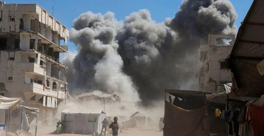 Smoke rises from an evacuated residential building which was housing displaced Palestinians, after it was hit by an Israeli air strike, in Gaza City, September 14, 2025. REUTERS/Ebrahim Hajjaj
