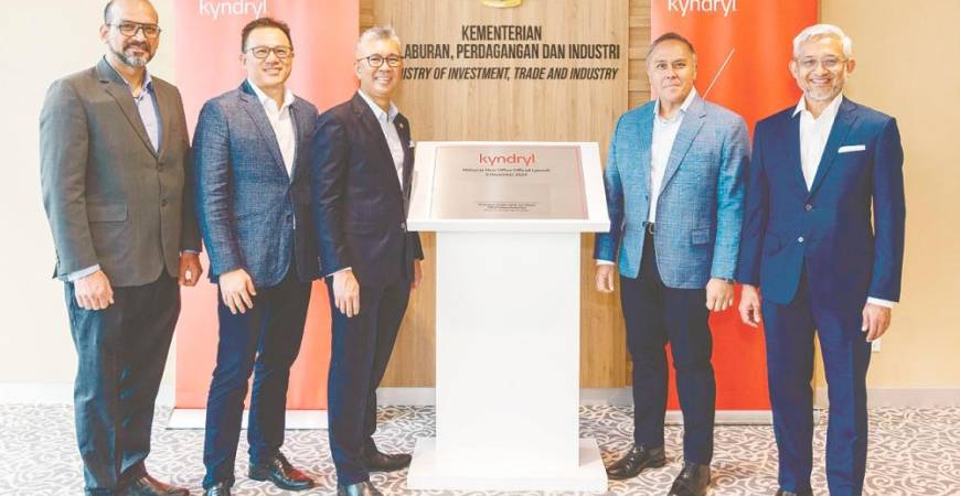 From left: Kyndryl Asean and India government affairs and policy head Parminder Singh Kakria, Kyndril Asean managing director Andrew Lim, Tengku Zafrul, Effendi Azmi and InvestKL CEO Datuk Muhammad Azmi Zulkifli.