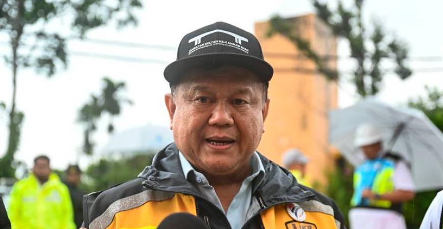 Works Minister Datuk Seri Alexander Nanta Linggi - BERNAMApix