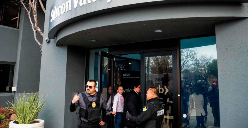 Security guards and FDIC representatives open a Silicon Valley Bank (SVB) branch for customers at SVB’s headquarters in Santa Clara, California, on March 13, 2023. AFPPPIX