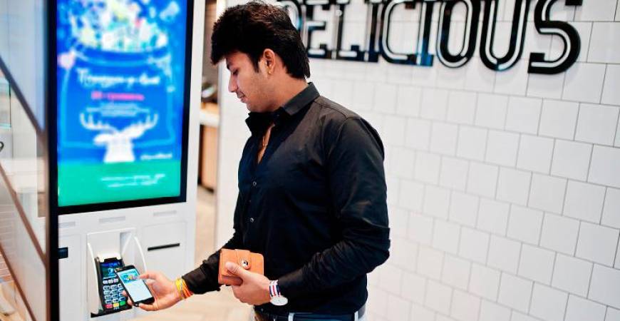 Cashless payments have become the norm in most cities. — PICS FROM FREEPIK