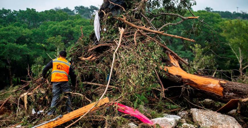 A volunteer rescue worker works after deadly flooding in Kerr County, Texas, U.S., July 5, 2025. - REUTERS/Sergio Flores