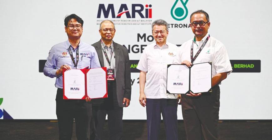 From left: Azrul Reza, MARii chairman Datuk Dr Aminar Rashid Salleh, Liew and Mazri Mohd Ali at the signing ceremony.
