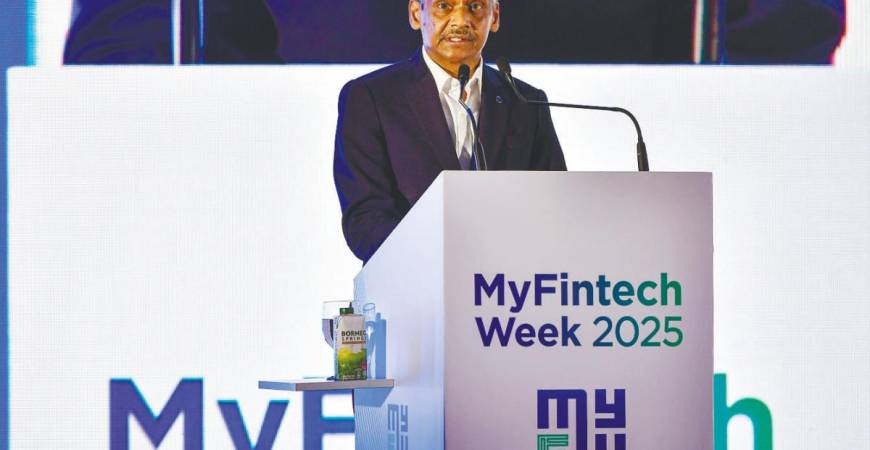 Abdul Rasheed delivers his keynote address during the launch of MyFintech Week 2025 at Sasana Kijang today. – Bernamapic