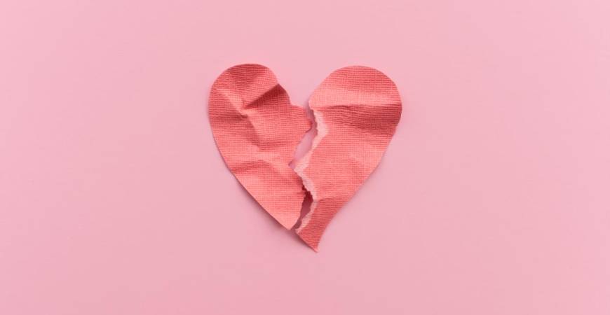 The ‘right person, wrong time’ situation often leads to feelings of frustration and disappointment. – ALL PICS FROM FREEPIK