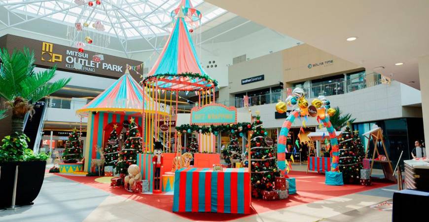 Mitsui Outlet Park KLIA Sepang presents Christmas with a circus touch.