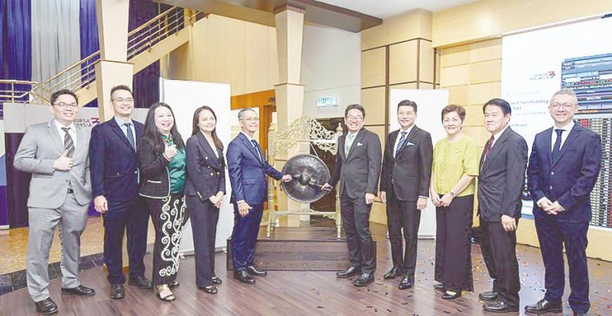 From left: M&amp;A Securities associate director Lee Yoke Wah and deputy head of corporate finance Danny Wong; Reach Ten Holdings independent directors Wong Siew Si and Vong Wan Yin, executive director Lu Pak Lim and Chin; M&amp;A Equity Holdings Bhd managing director Datuk Bill Tan; Reach Ten independent directors Datin Sng Bee Seio and Terence Goh and head of corporate finance Gary Ting Hua Tai at Reach Ten’s listing ceremony on Bursa Malaysia’s Main Market.