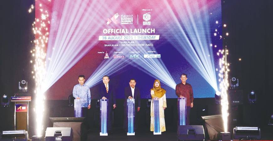 From left: MBI Selangor group CEO Datuk Saipolyazan M Yusop, Ng, Selangor State Secretary Datuk Dr Ahmad Fadzli Ahmad Tajuddin, Anfaal and Invest Selangor CEO Datuk Hasan Azhari Idris at the official launch of Selangor International Business Summit 2025.