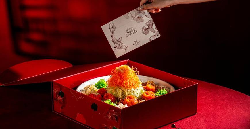 Yee sang gifting option by Sunway Resort Hotel.