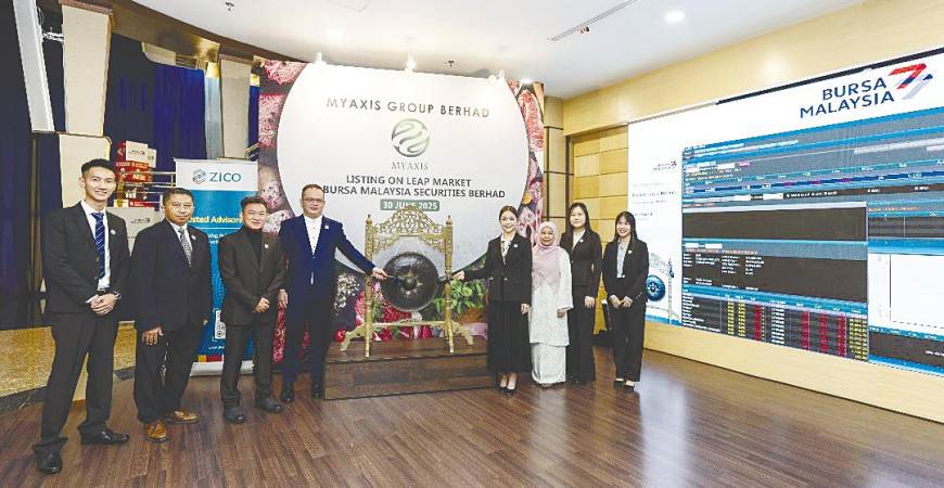 From left: MyAxis Group business development manager Mike Tan Yun Jian, Zico Evolve Capital CEO Abd Ghafar Hamzah, MyAxis director Khoo Lay Tatt, Tan, directors Datin Ng Siew Suan and Che Rogayah Sudin, finance manager Oh Lean Sim, and assistant sales manager Khoo Yi Xuan at the listing ceremony.