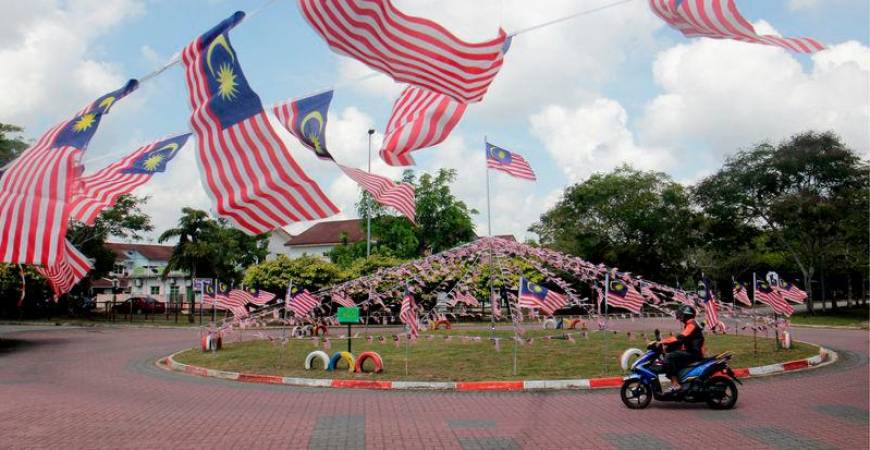 Ensuring our young people respect and love the national flag is crucial in building future generations of Malaysians - BERNAMApix