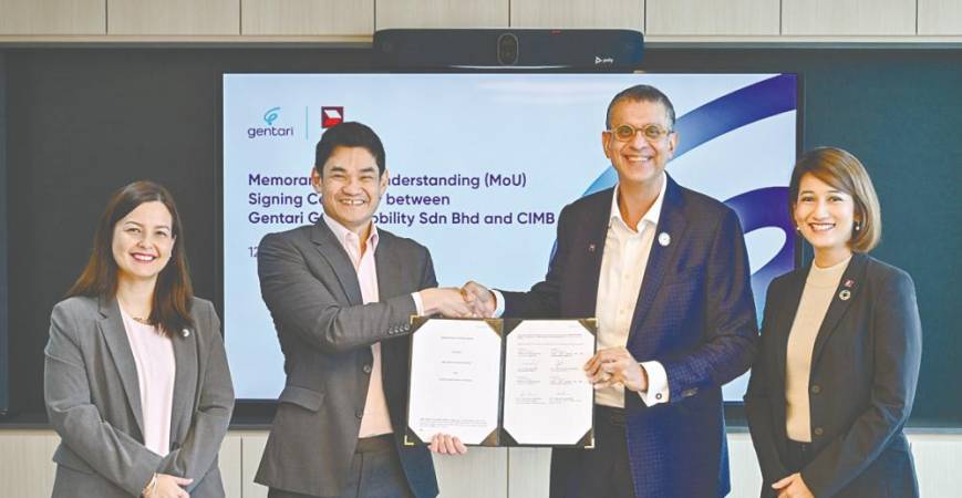 (from left) Gentari Green Mobility chief customer officer Aliah Nasreen Abdullah, Shah, Gurdip and CIMB Bank’s head of sustainability Malaysia Tania Davina at the signing ceremony.