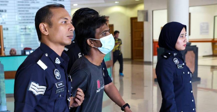 Seorang pemotong rumput dihukum penjara lapan bulan oleh Mahkamah Majistret di sini hari ini selepas mengaku bersalah atas pertuduhan mencederakan seorang anggota polis menggunakan parang Sabtu lepas- BERNAMA