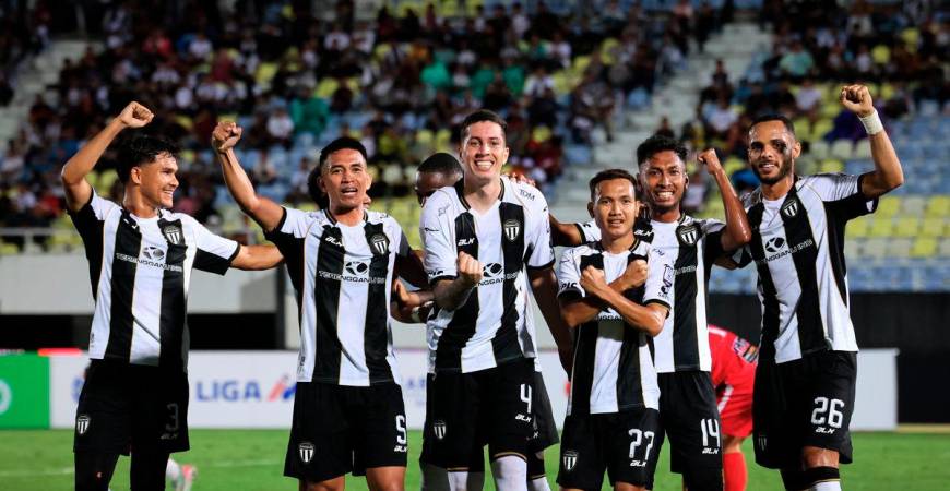 Terengganu FC (TFC) player Diego Landis (centre) celebrates after scoring the first goal for his team during their match against Kelantan The Real Warriors FC (TRW) in the 2025/2026 Super League at Sultan Mizan Zainal Abidin Stadium, Gong Badak, last night. – BERNAMA