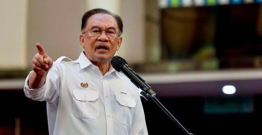 Perdana Menteri Datuk Seri Anwar Ibrahim menyampaikan ucapan pada Kongres Kebangsaan DAP ke-18 yang diadakan di Pusat Konvensyen Ideal (IDCC) hari ini. - fotoBERNAMA