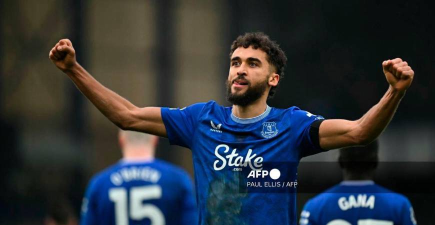 Everton's English striker #09 Dominic Calvert-Lewin celebrates creating their third goal, an own-goal from Tottenham Hotspur's English midfielder #14 Archie Gray during the English Premier League football match between Everton and Tottenham Hotspur at Goodison Park in Liverpool, north west England on January 19, 2025. - AFP
