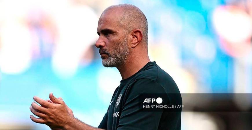 Chelsea's Italian head coach Enzo Maresca applauds the fans following the pre-season friendly football match between Chelsea and AC Milan at Stamford Bridge in London on August 10, 2025. - AFP