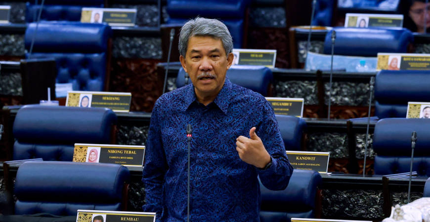 Foreign Minister and Member of Parliament for Rembau, Datuk Seri Mohamad Hasan, during the oral question-and-answer session at the Second Meeting of the Fourth Session of the 15th Parliament in the Dewan Rakyat at the Parliament Building today. – BERNAMA