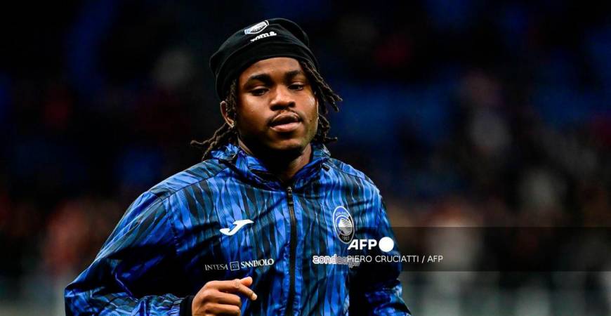 Atalanta's Nigerian forward #11 Ademola Lookman warms up ahead of the Italian Serie A football match between AC Milan and Atalanta Bergamo at the San Siro stadium in Milan, on April 20, 2025. - AFP