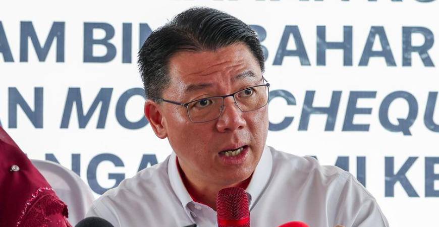 Menteri Perumahan dan Kerajaan Tempatan Nga Kor Ming bercakap pada sidang media pada Majlis Penyerahan Kunci Rumah Mesra Rakyat (RMR) dan Program Bina Baharu Rumah di Bandar serta Simbolik Penyerahan Replika Cek Peruntukan Pembangunan dan Perancangan Demi Kesejahteraan Rakyat Pahang di sini hari ini - fotoBERNAMA