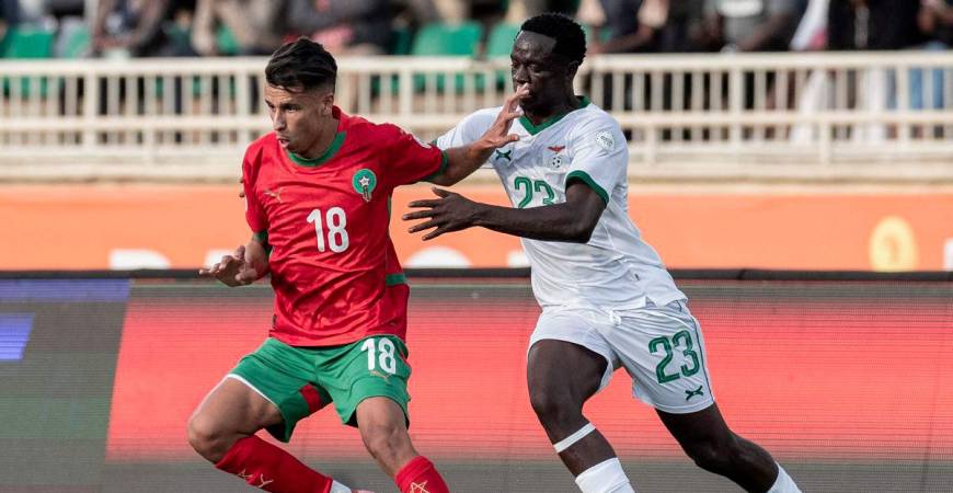 Morocco’s forward #18 Imad Riahi fights for the ball with Zambia’s defender #23 Mathews Banda during the African Nations Championship (CHAN) group stage football match between Morocco and Zambia at Nyayo Stadium in Nairobi on August 14, 2025. - AFPPIX