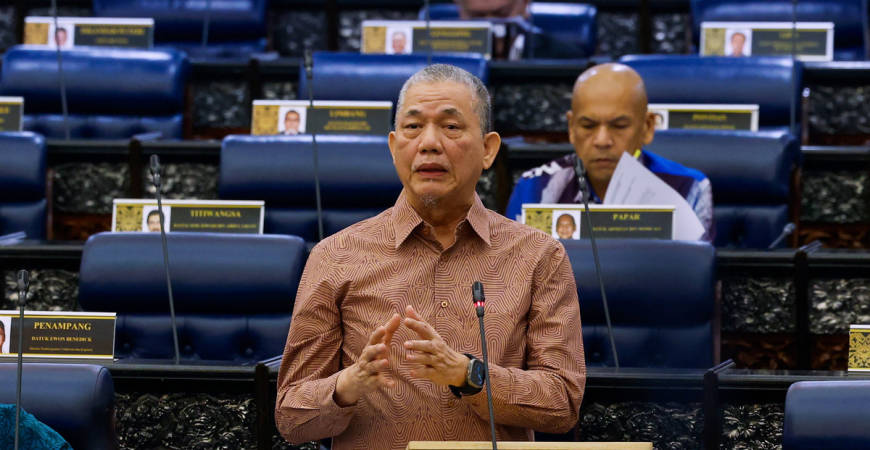 Deputy Prime Minister and Minister of Energy Transition and Water Transformation, Datuk Seri Fadillah Yusof, during the oral question-and-answer session at the Second Meeting of the Fourth Session of the 15th Parliament in the Dewan Rakyat at the Parliament Building today. – BERNAMA