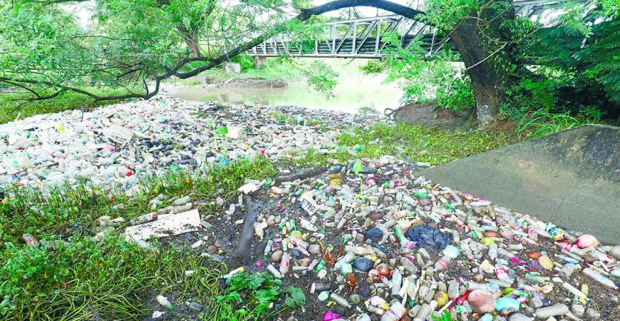 Ahmad said plastics could carry toxic pollutants and clog drains, increasing the risk of flash floods and triggering environmental problems. – Masry Che Ani/theSun