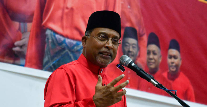 UMNO Supreme Council Member, Datuk Seri Dr Zambry Abd Kadir, delivered the opening speech at the 2025 UMNO Jeli Division Delegates’ Meeting, held at the UMNO Jeli Complex, Bukit Nangka, yesterday. - BERNAMA