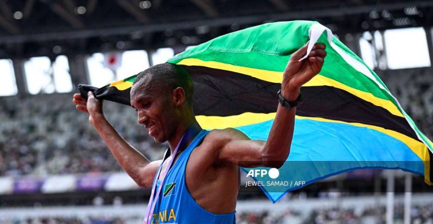 Tanzania’s athlete Alphonce Felix Simbu celebrates after winning the men’s marathon final during the World Athletics Championships in Tokyo on September 15, 2025. (Photo by Jewel SAMAD / AFP)
