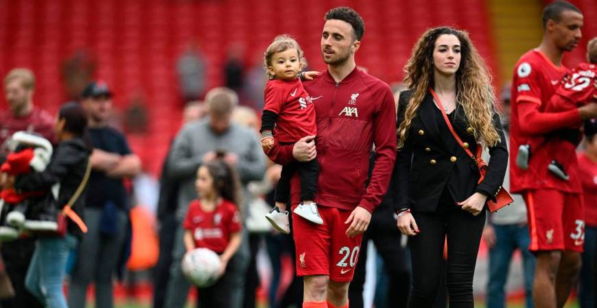 (FILES) Liverpool’s Portuguese striker Diogo Jota celebrates his family during a lap of honour at the end of the English Premier League football match between Liverpool and Wolverhampton Wanderers at Anfield in Liverpool, north west England on May 22, 2022-AFP