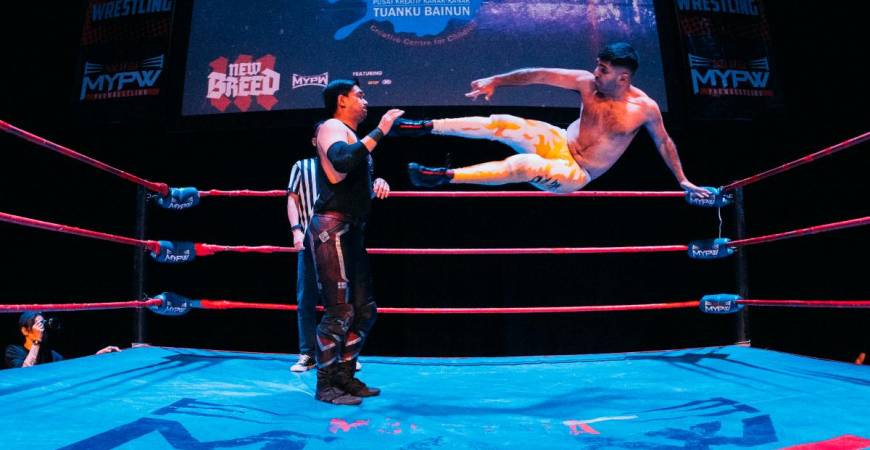 (From left) Kaizul clashes with Blazing Raj in a high-stakes semifinal that had the crowd fired up and firmly divided.