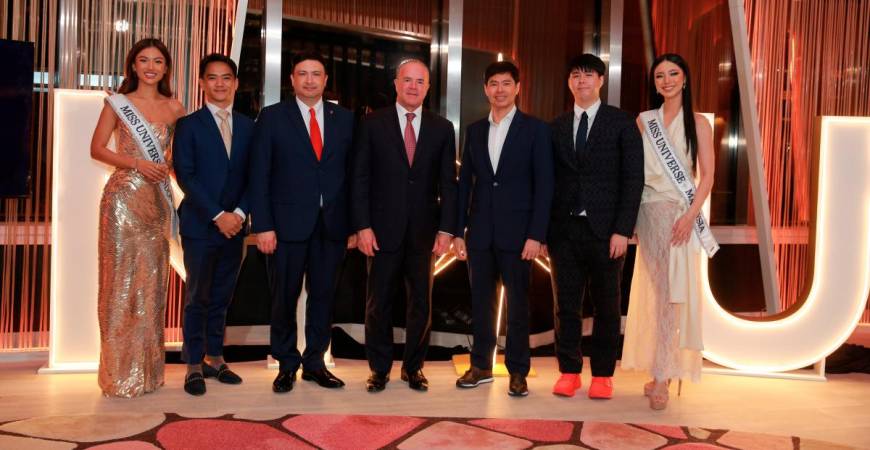 (From left) Miss Universe Indonesia Sanly Liu, Datuk Fadzli Shah, Mario Bucaro, Cantu, Wong Thean Soon, Wong Choong Ren and Lim