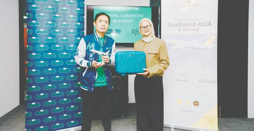 Yeoh (left) and Noor Hidayah at the event to commemorate the partnership.