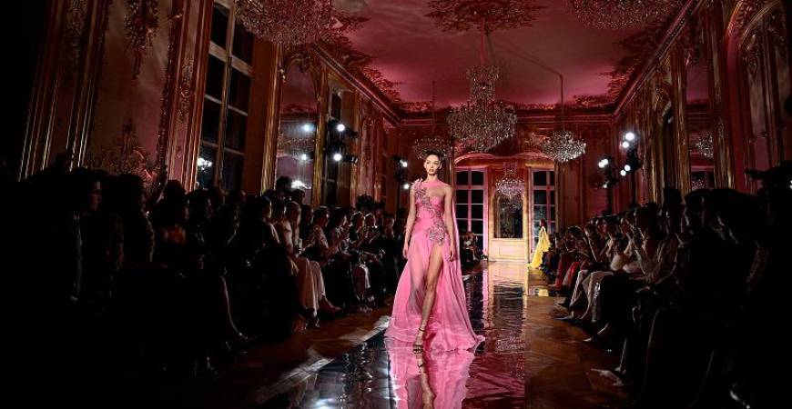 A model presents a creation for Murad during the Women’s Haute-Couture Spring/Summer 2025 Fashion Week, in Pari.. – AFPPIC