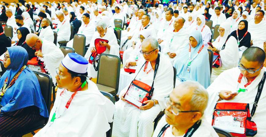 Sharifa said most elderly pilgrims have chronic illnesses, making health screenings vital to ensure only the fit could handle the physically demanding journey. – BERNAMAPIC