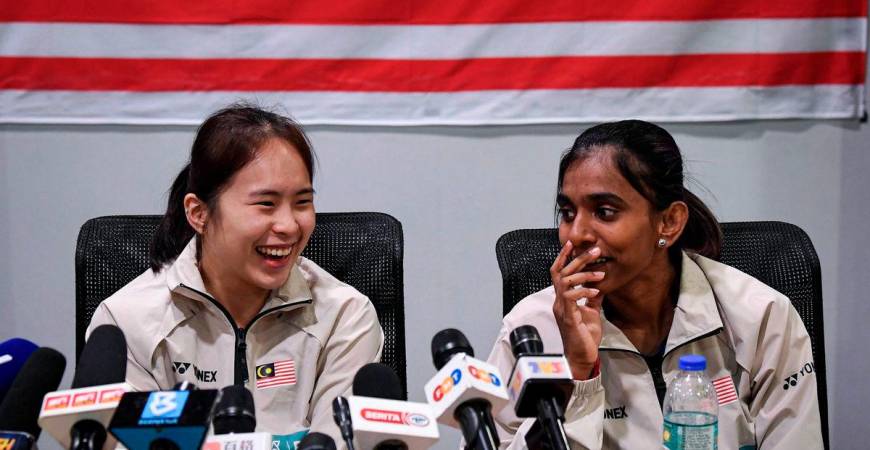 Pearly Tan and M. Thinaah - Photo by BERNAMA