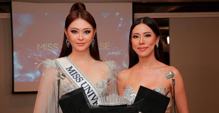 Lim (left) and Chong with the Eternal Blossom crown.