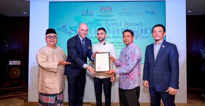 From left: Ismail, Shangri-La Kuala Lumpur general manager Daniel Kaeflein, Tourism, Arts and Culture Deputy Minister Datuk Khairul Firdaus Akbar Khan, National Heritage Department director-general Mohamad Muda Bahadin and Tourism Malaysia deputy director-general Sharin Mokhtar during the launch of the hotel’s Malaysian Heritage Menu.
