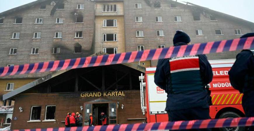 Turkish emergency personnel operate on the aftermath of a fire that broke out in a hotel in the Kartalkaya Ski Resort in Bolu - AFPpix